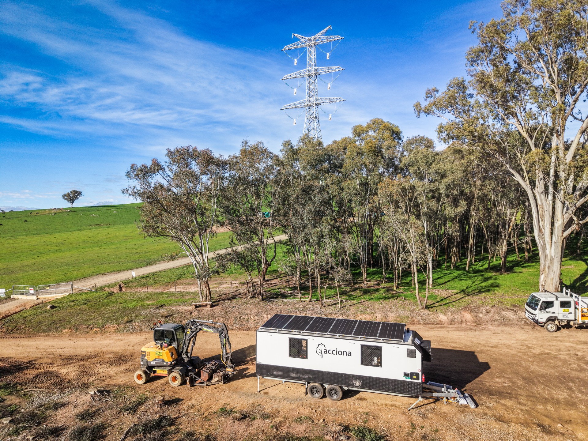 HumeLink East saves $800,000 and 1,100 tonnes of CO2 with hybrid caravans and generators